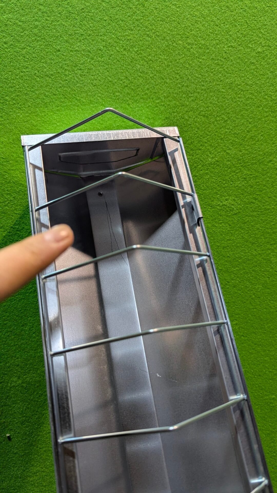 Foto 6 de Alimentador galvanizado para gallinas 100 x 10 cm