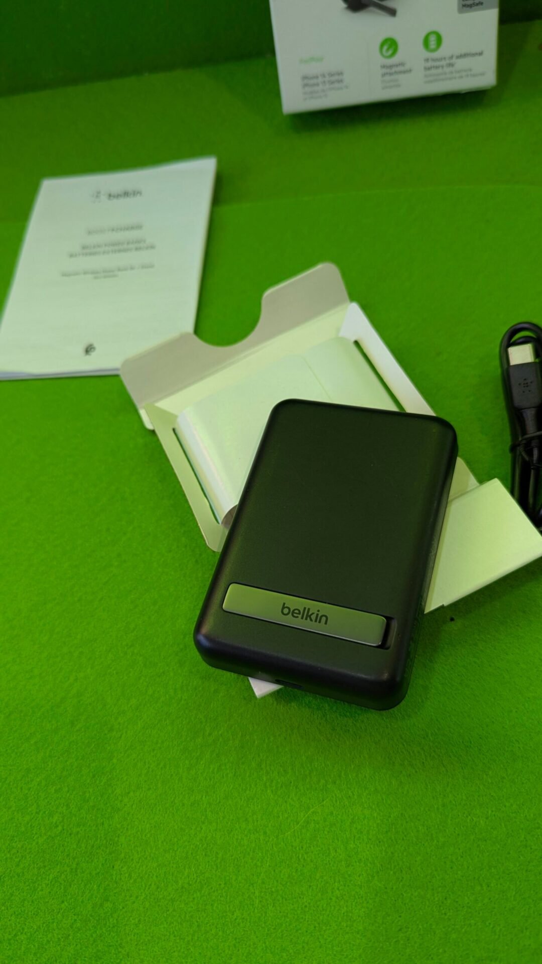 Foto 3 de Belkin Cargador portátil banco de energía inalámbrico de 5000 mAh, cargador MagS