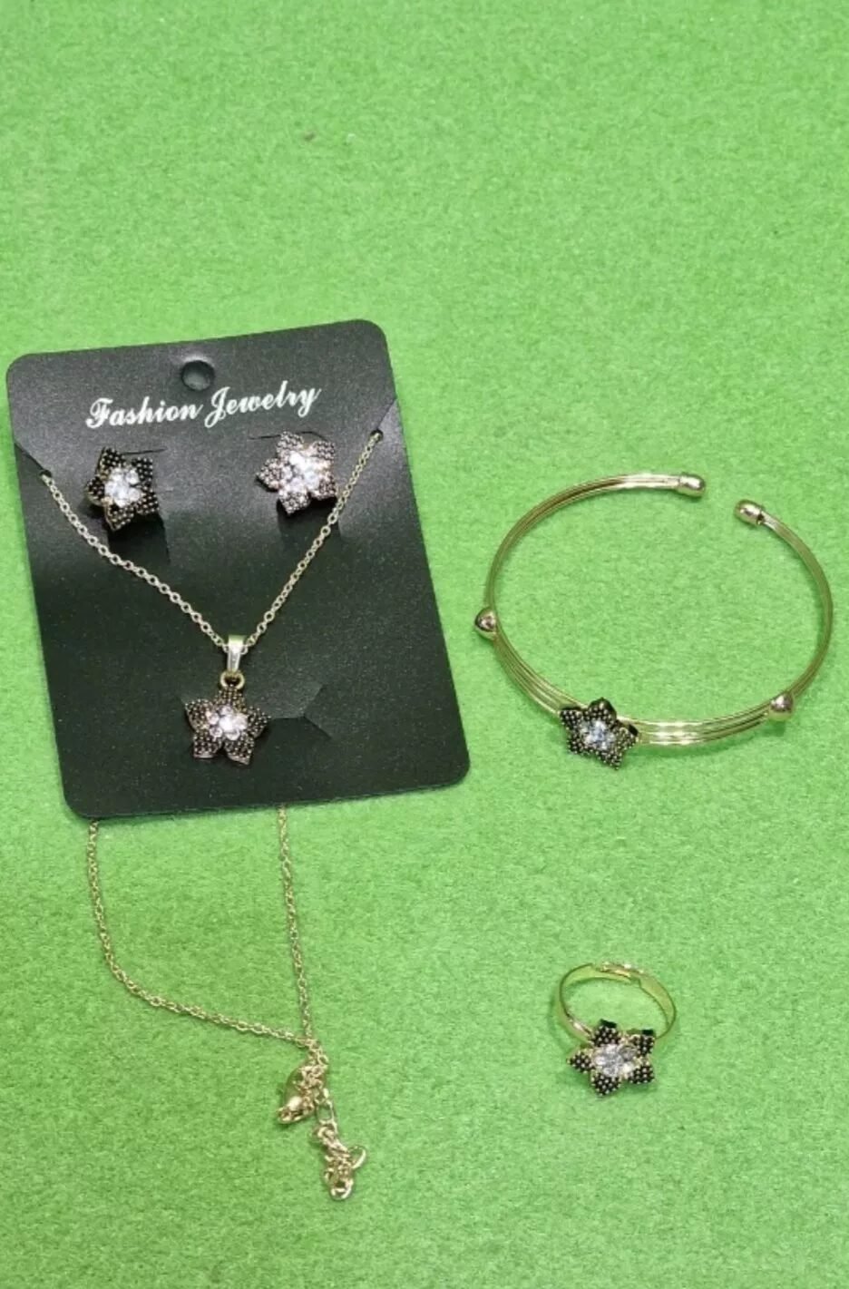 Foto 2 de Bisutería Jewelry: Collar, Pendientes, Pulsera y Anillo – Nuevo – Ref. 3F.