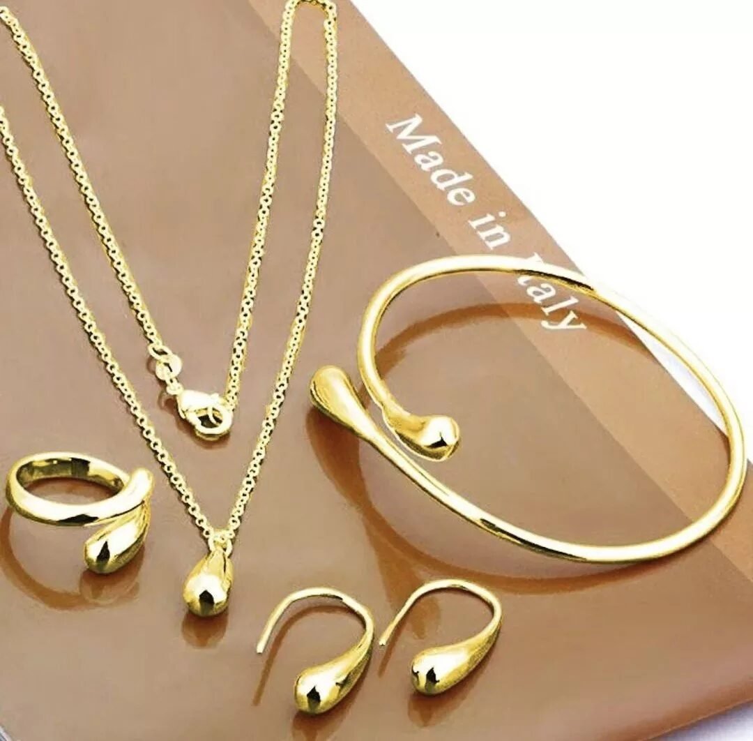 Bisutería Jewelry compuesto por: Collar, Pendientes, Pulsera y Anillo en Lalín, Pontevedra