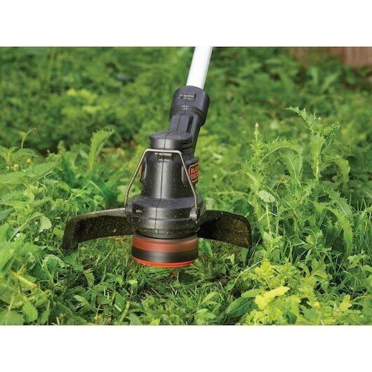 Foto 7 de BLACK+DECKER Cortabordes y desbrozadora 18V, ancho de corte 25 cm, batería 2Ah S