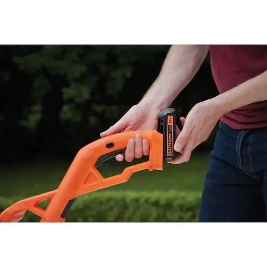 Foto 8 de BLACK+DECKER Cortabordes y desbrozadora 18V, ancho de corte 25 cm, batería 2Ah S