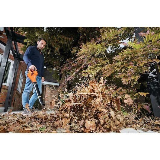 Foto 3 de BLACK+DECKER Soplador PowerCommand 18V, batería de litio 2.0Ah, 2 velocidades, f