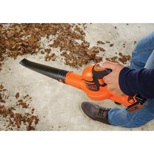 Foto 4 de BLACK+DECKER Soplador PowerCommand 18V, batería de litio 2.0Ah, 2 velocidades, f