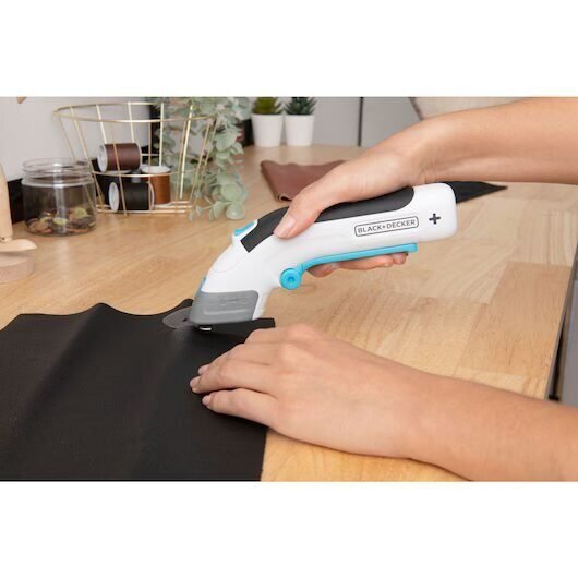 Foto 2 de BLACK+DECKER Tijeras 3, 6v, Gatillo extralargo, Luz LED