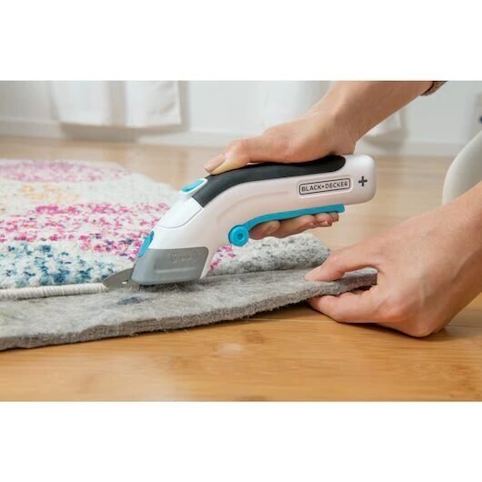 Foto 9 de BLACK+DECKER Tijeras 3, 6v, Gatillo extralargo, Luz LED
