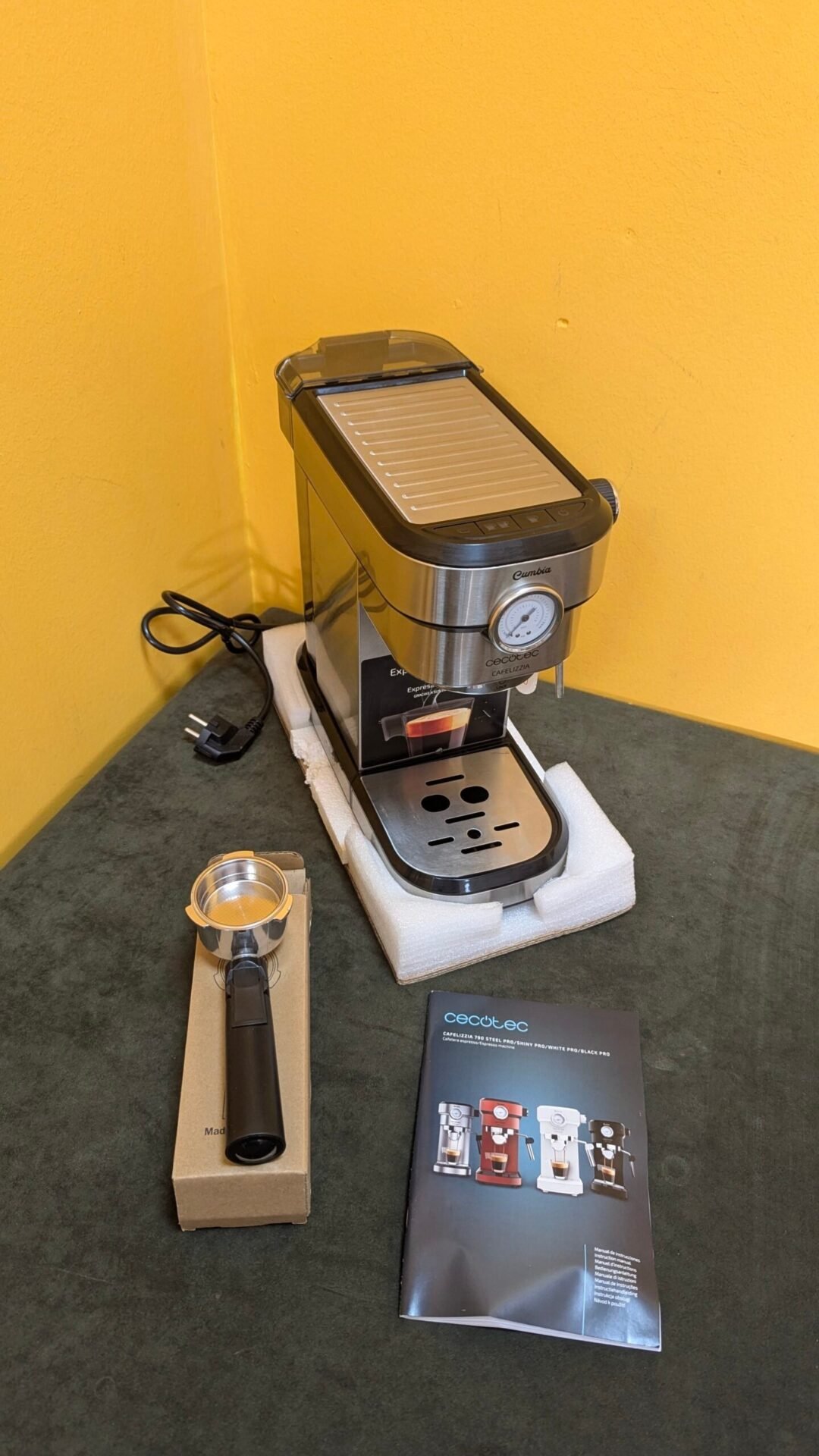 Foto 2 de Cecotec Cafetera para Espressos y Cappuccino Cafelizzia 790 Steel Pro con tara