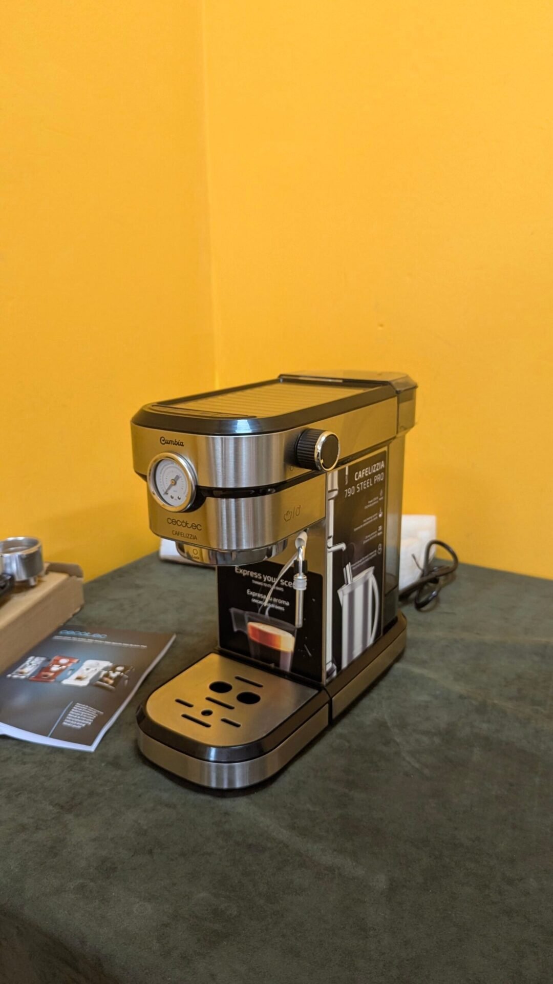 Foto 3 de Cecotec Cafetera para Espressos y Cappuccino Cafelizzia 790 Steel Pro con tara