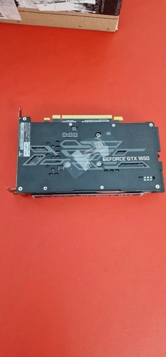 Foto 6 de EVGA GeForce GTX 1650 SC ULTRA ventilador doble