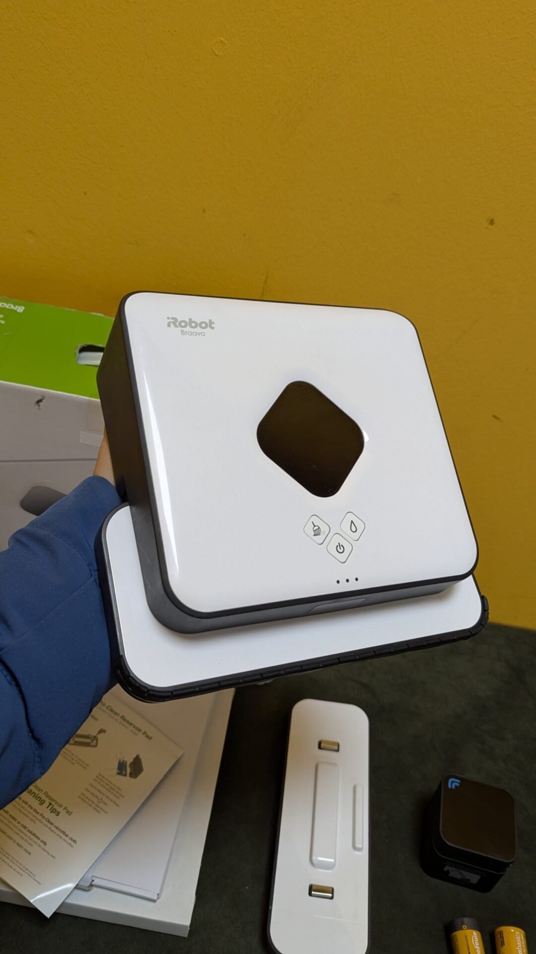 Foto 4 de iRobot Braava 390t – Robot friegasuelos 2 en 1