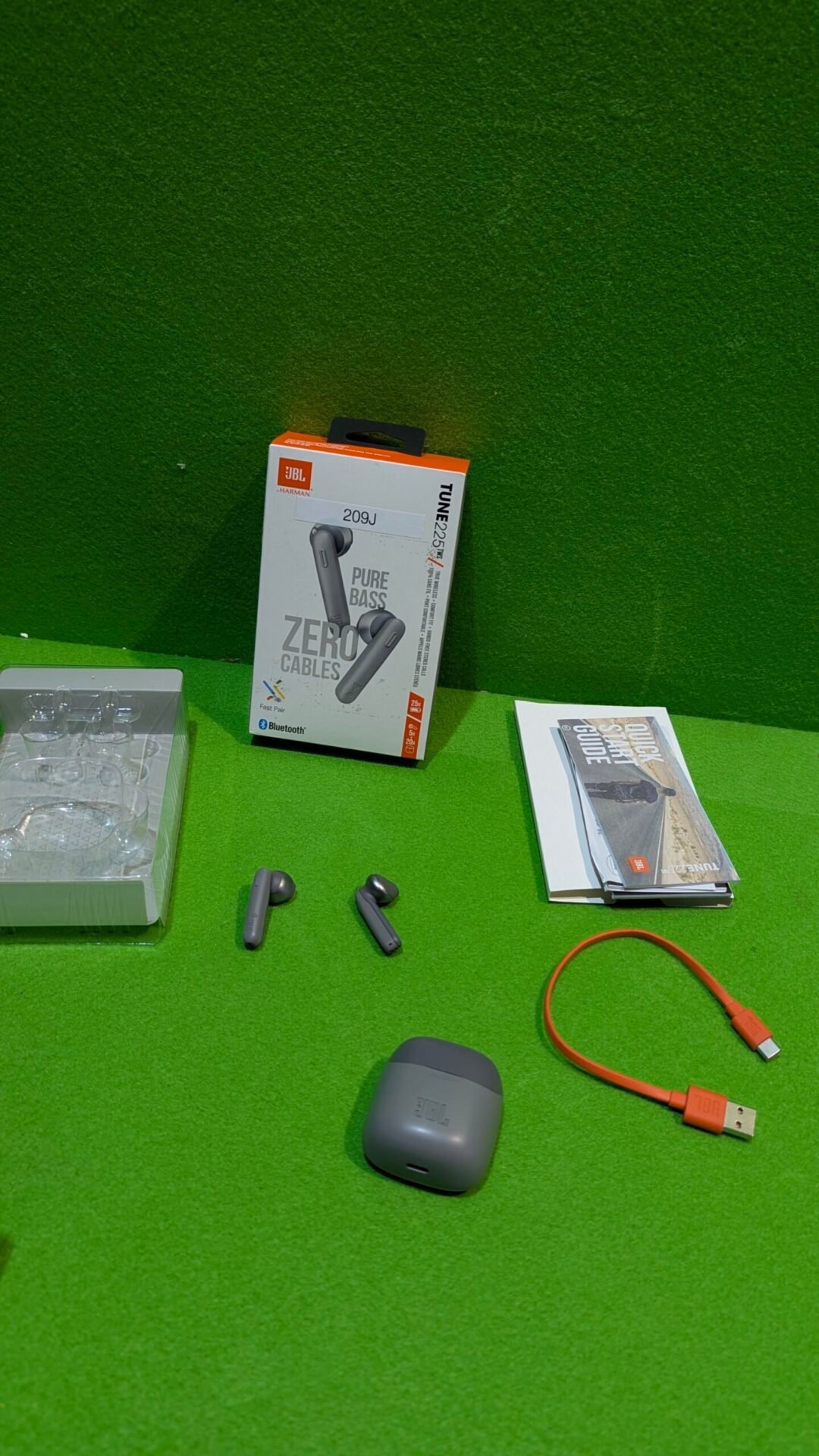 Foto 2 de JBL Tune 225 TWS Auriculares intraaurales True Wireless con Bluetooth