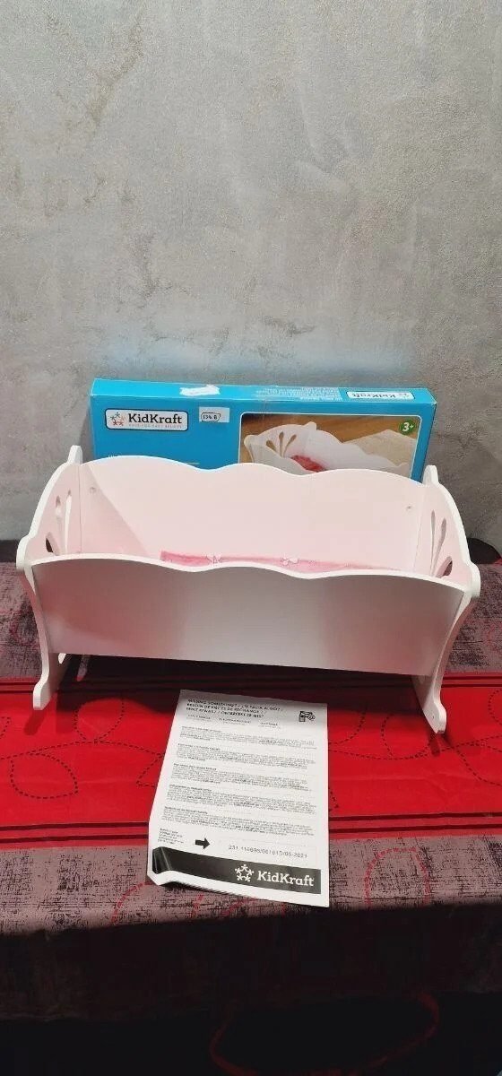 Foto 2 de KidKraft- Cuna de madera de juguete con ropa de cama rosa