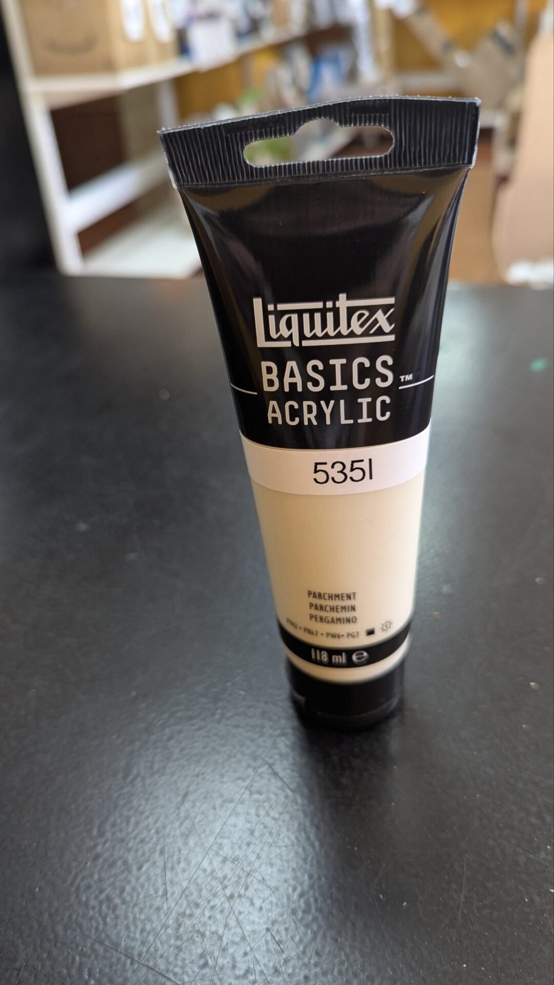 Foto 2 de Liquitex Basic Acrylic – Tubo de Pintura Acrílica 118 ML Beige