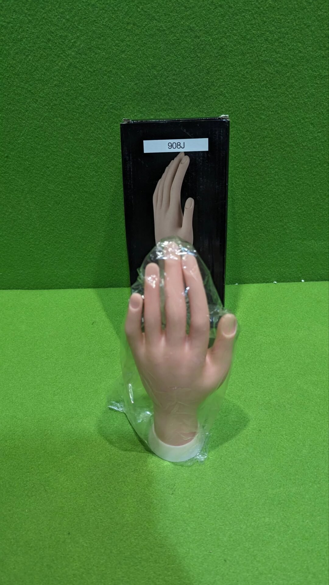 Foto 4 de Maqueta de mano para manicura con soporte blanco – Copy