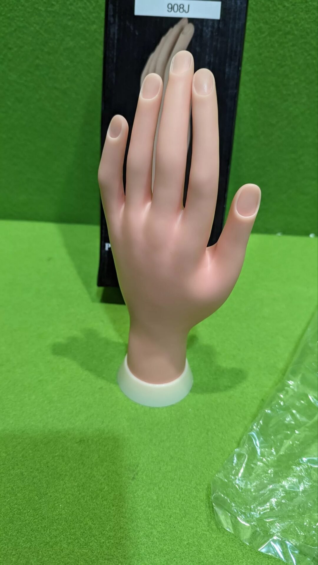 Foto 7 de Maqueta de mano para manicura con soporte blanco – Copy