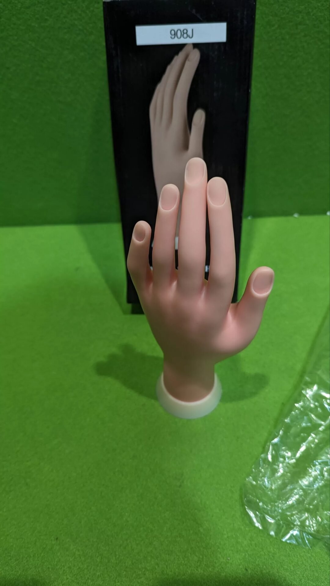 Foto 8 de Maqueta de mano para manicura con soporte blanco – Copy