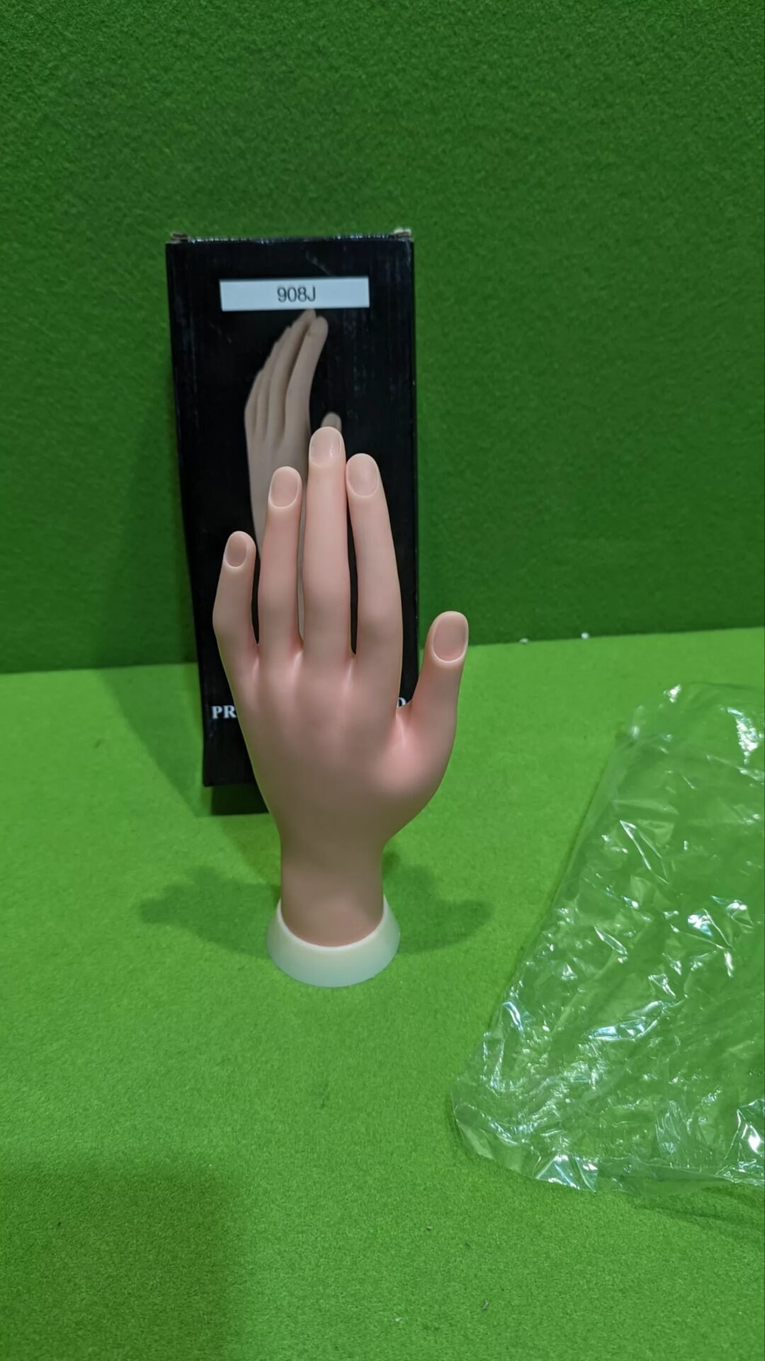 Foto 9 de Maqueta de mano para manicura con soporte blanco – Copy