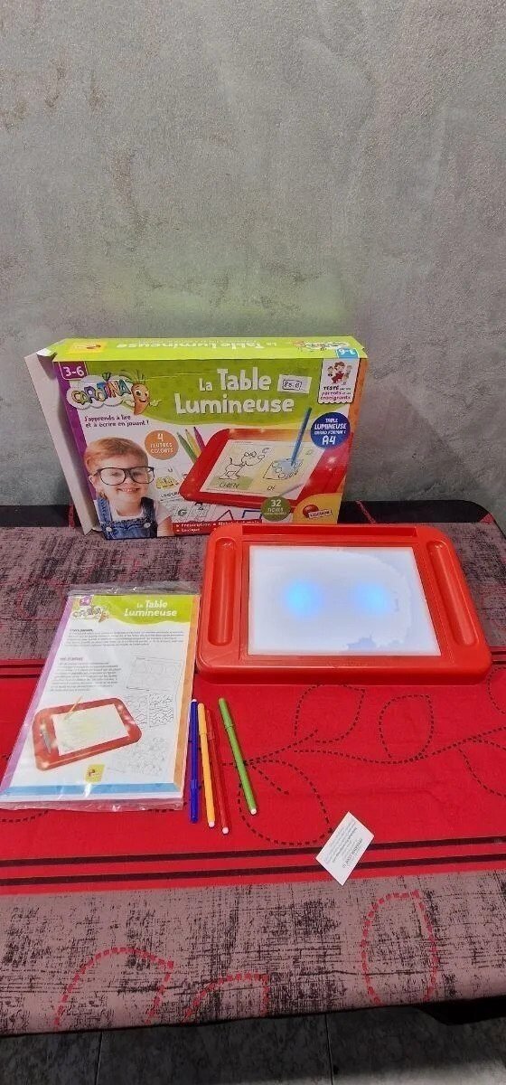 Foto 2 de Mesa de luz carotina