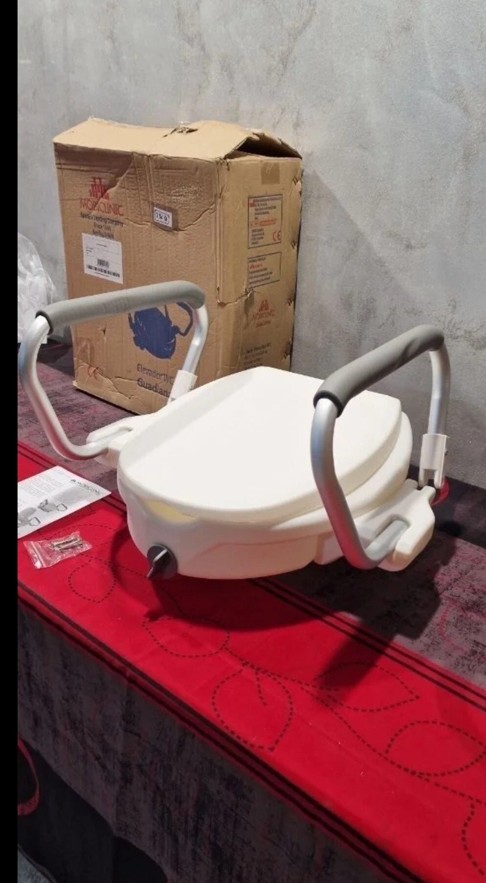 Foto 5 de Mobiclinic, Elevador WC para adultos con reposabrazos, Guadiana – Nuevo – Ref. 2