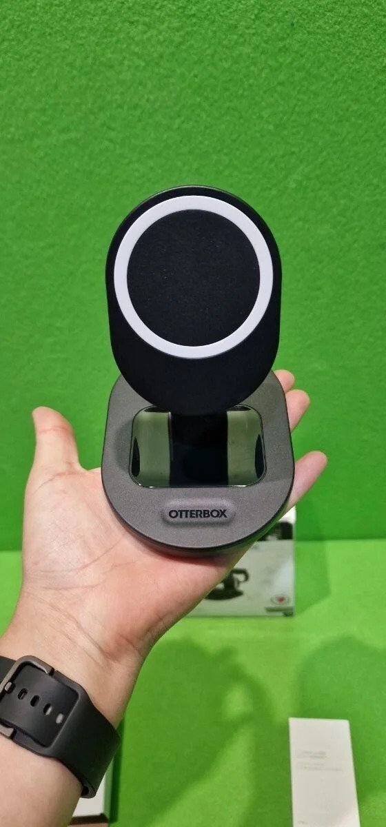 Foto 4 de OtterBox Soporte Cargador Inalámbrico 3 en 1