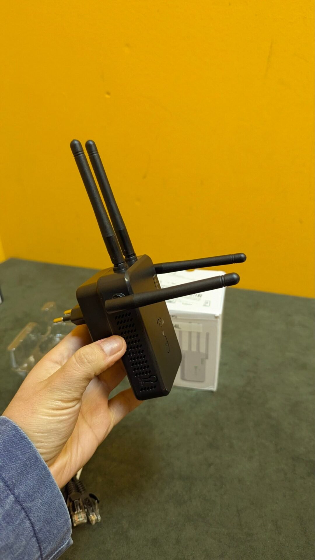 Foto 10 de Repetidor WiFi AC1200 doble banda 2.4/5 GHz con 4 antenas