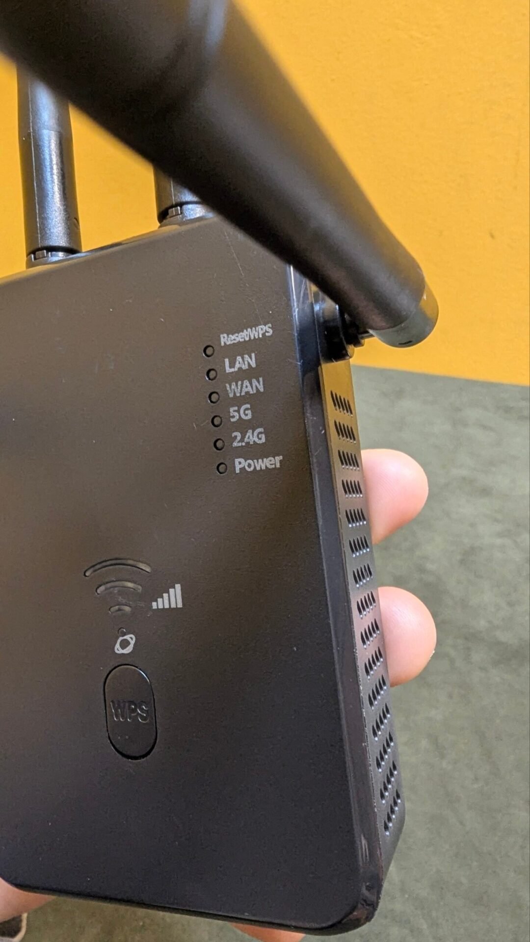 Foto 4 de Repetidor WiFi AC1200 doble banda 2.4/5 GHz con 4 antenas