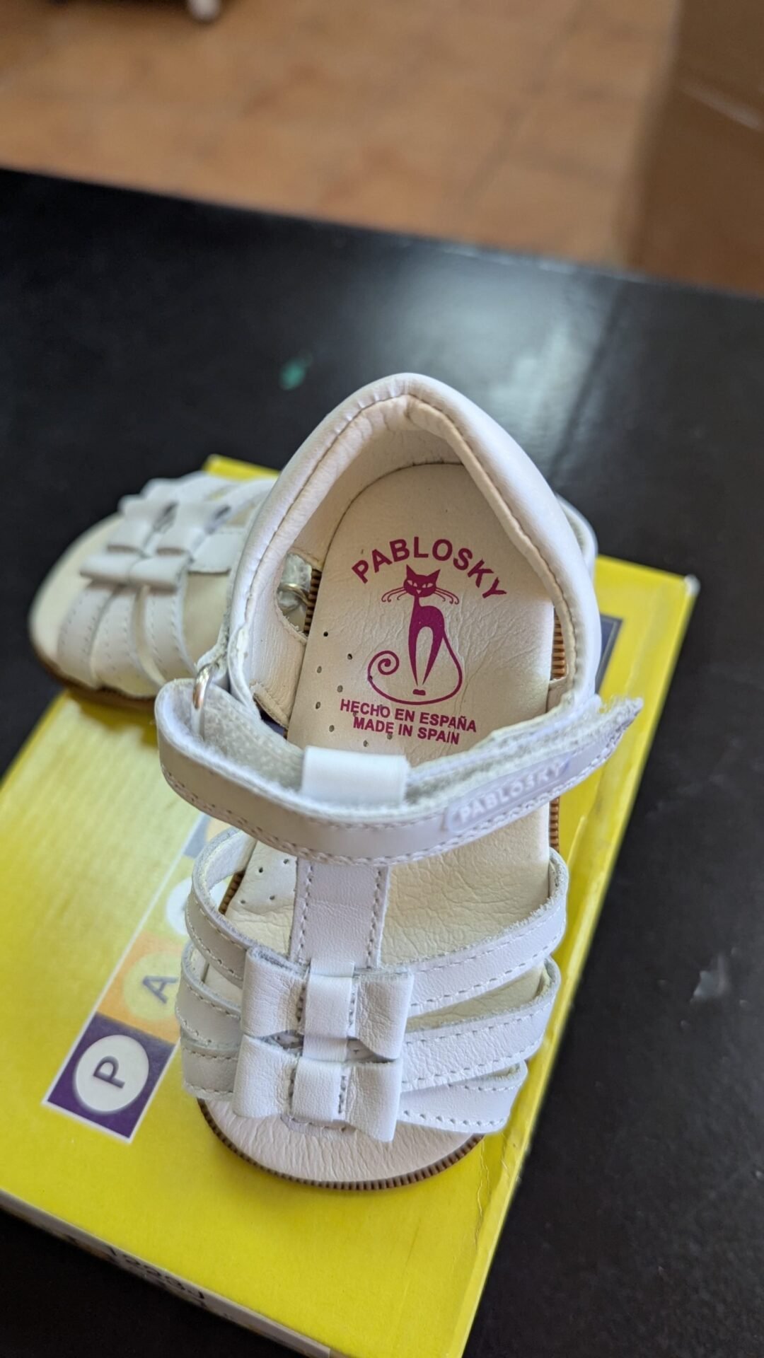 Foto 5 de Sandalia Pablosky de piel en T con velcro y lazos talla 20