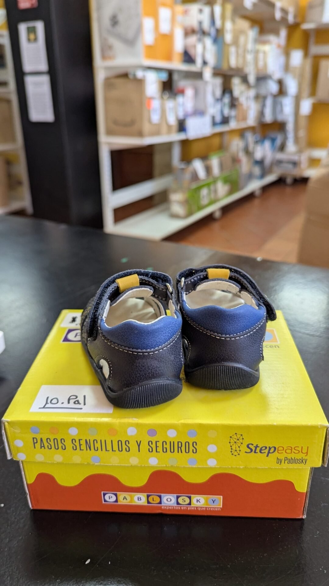 Foto 4 de Sandalias de piel para niño de Pablosky talla 19