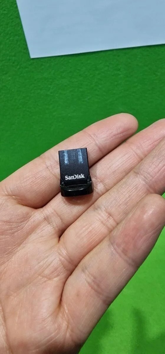 Foto 2 de SanDisk 128GB Ultra Flash Drive