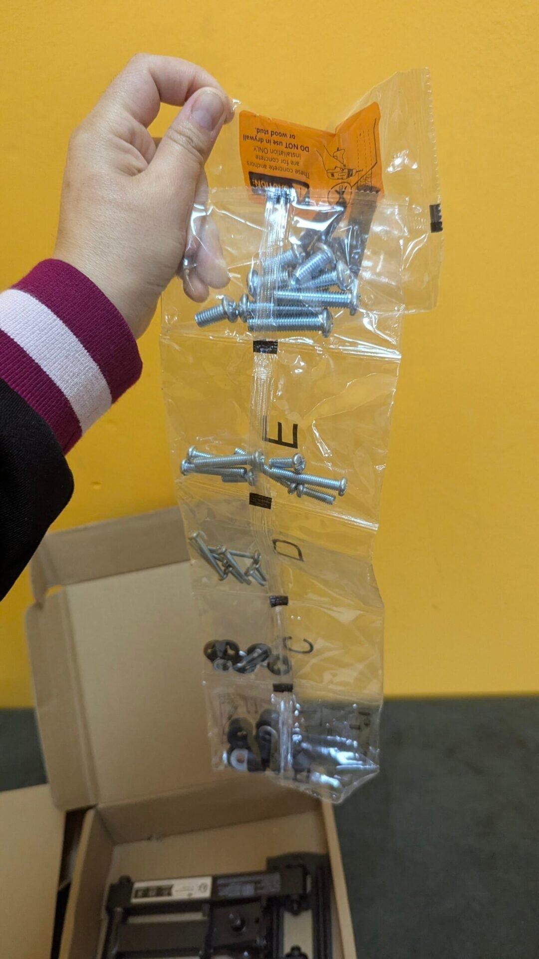 Foto 4 de Soporte TV Pared Articulado Inclinable Y Giratorio para 13-42 Pulgadas – Nuevo