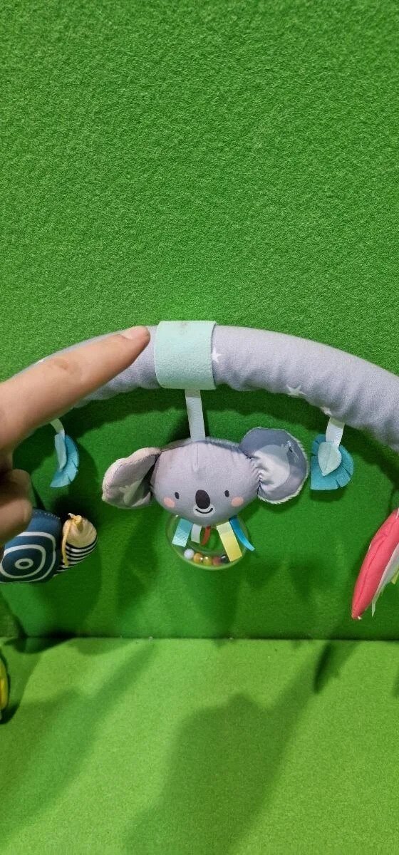 Foto 3 de Taf Toys – Arco de carrito koala Un arco de cochecito