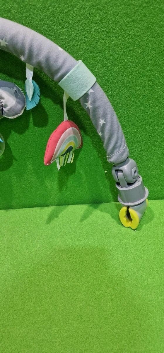 Foto 6 de Taf Toys – Arco de carrito koala Un arco de cochecito
