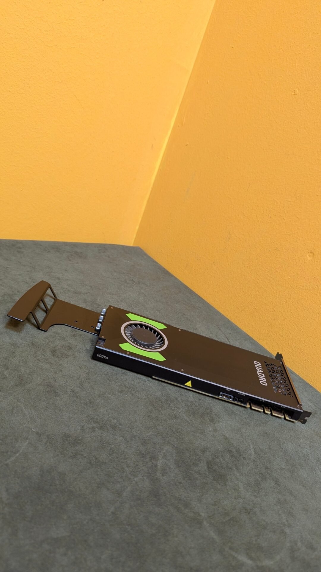 Foto 3 de Tarjeta gráfica HP NVIDIA Quadro P4000 8GB GDDR5 PCIe 4x DisplayPort – Estado de
