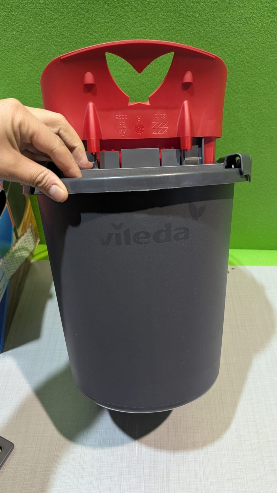 Foto 2 de Vileda Ultramax Mopa de microfibras para Fregar y Cubo con escurridor – Nuevo