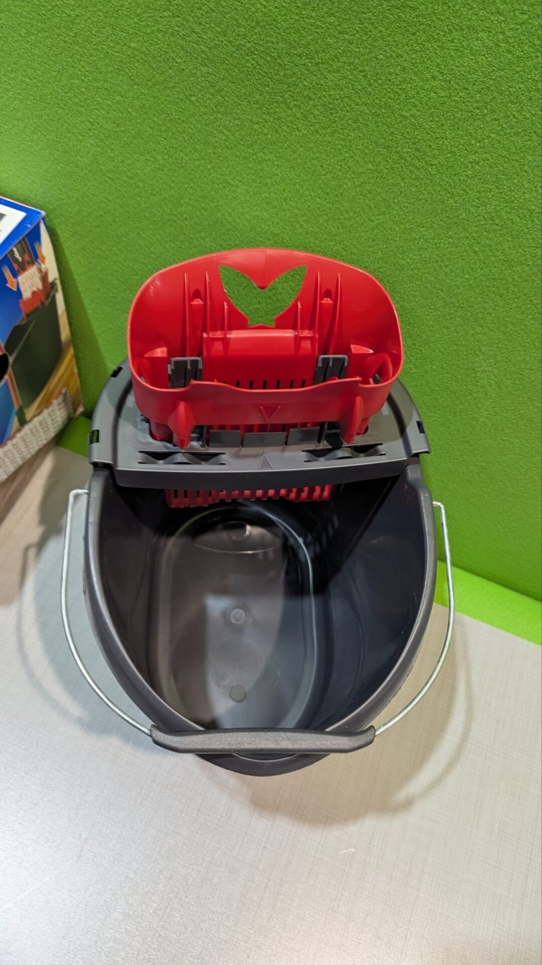 Foto 5 de Vileda Ultramax Mopa de microfibras para Fregar y Cubo con escurridor – Nuevo