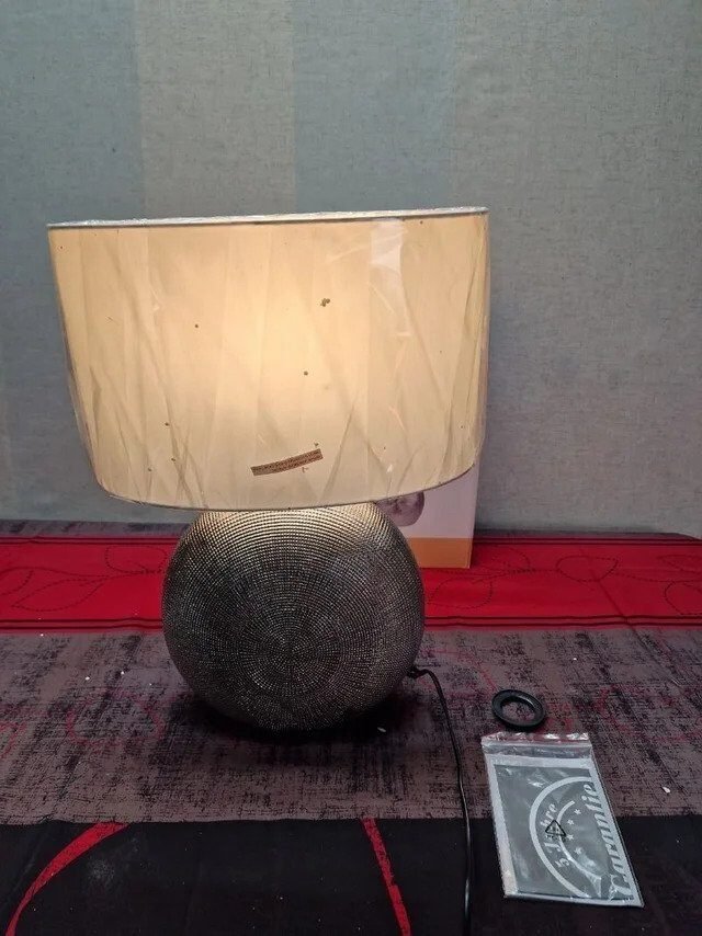 Foto 2 de WOFI Lámpara de Mesa – Nuevo – Ref. 420A.